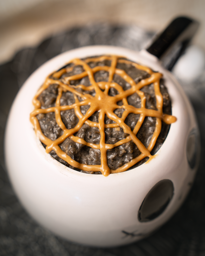 Porridge sésame noir & dulce – Spécial Halloween