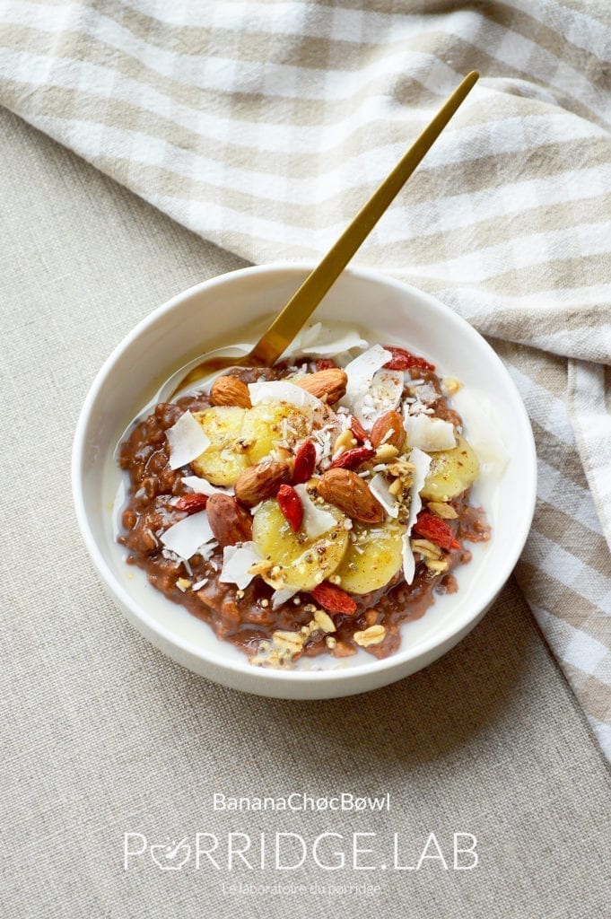 Porridge cacao banane caramélisée